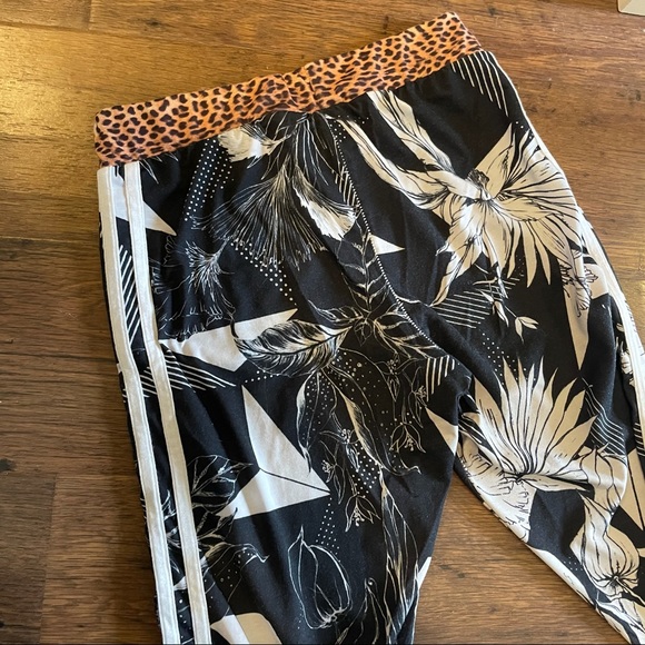 Adidas floral print leggings - Picture 5 of 6